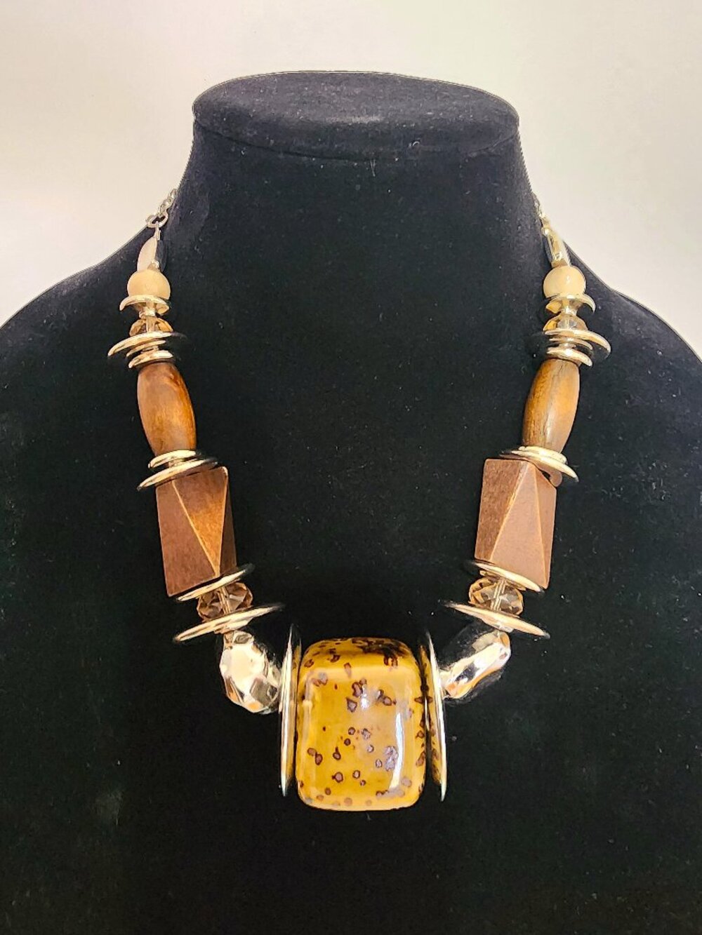 Vintage VLD Victoria Leland Chunky Wood & Ceramic Necklace - Picture 2 of 3